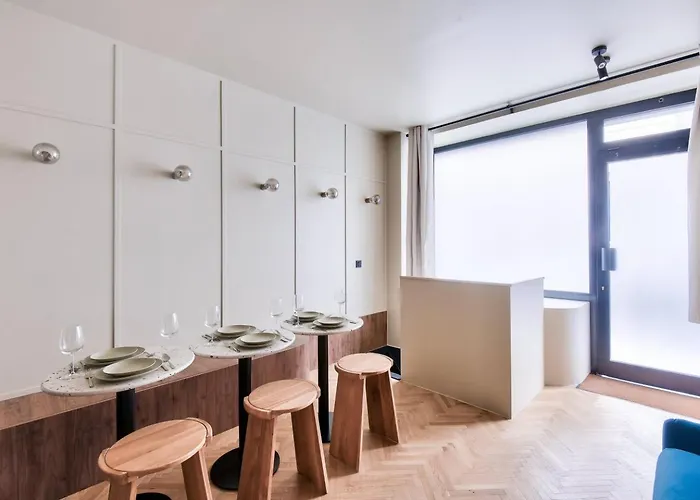 아파트 Beautiful 1br With Ac 파리